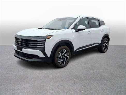 Used 2025 Nissan Kicks SV image 1