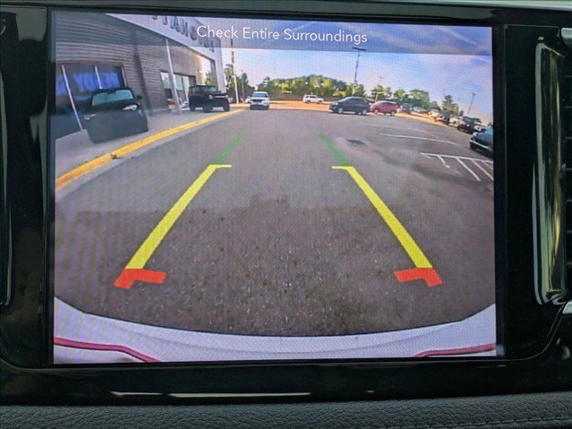 Used 2018 Chrysler Pacifica Limited FWD image 15