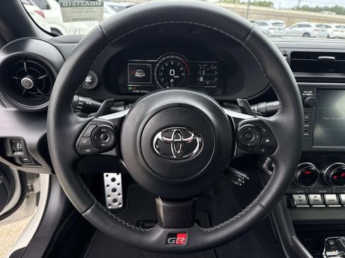 Used 2025 Toyota GR86 Premium RWD image 21