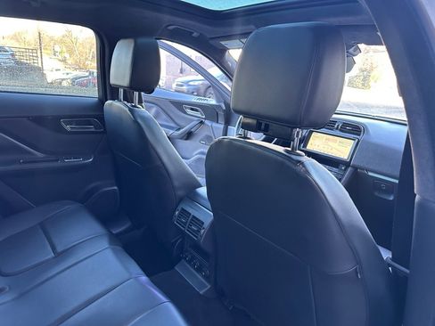 Used 2019 Jaguar F-PACE Premium image 19