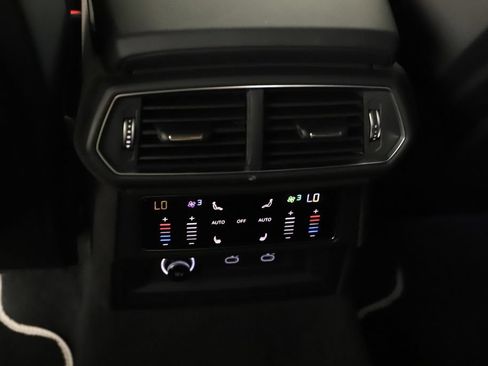 Used 2025 Lamborghini Urus SE AWD/4WD image 23