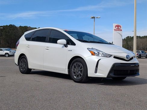 Used 2017 Toyota Prius V Four image 7