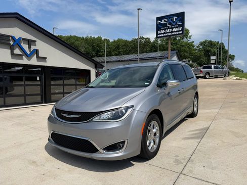 Used 2018 Chrysler Pacifica Limited FWD image 5