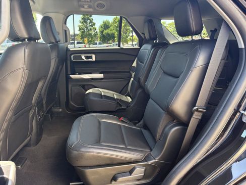 Used 2023 Ford Explorer XLT w/ Equipment Group 202A AWD/4WD image 19
