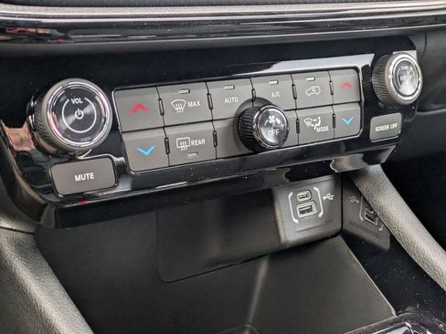 New 2026 Jeep Compass Limited image 21