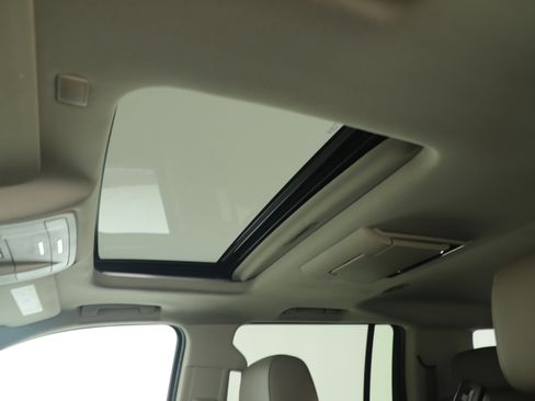 Used 2019 GMC Yukon XL SLT w/ Open Road Package image 11