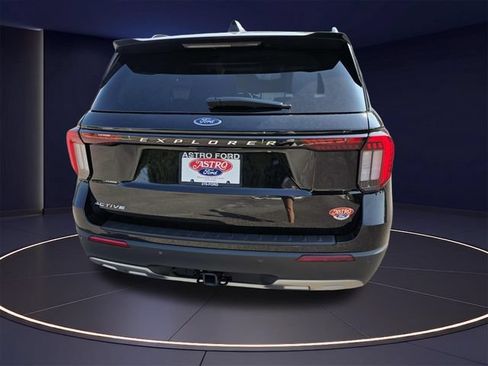 Certified 2026 Ford Explorer Active w/ Active Comfort Package RWD image 5
