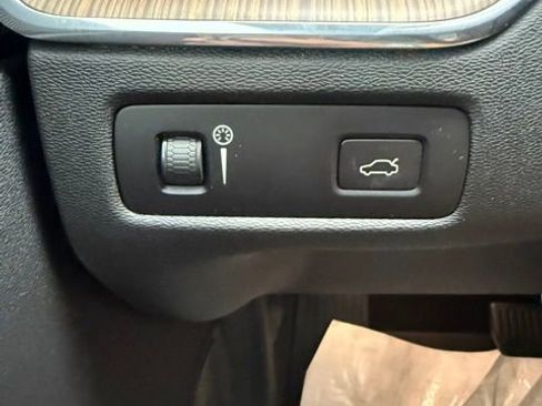 Used 2021 Volvo XC60 T5 Momentum image 38