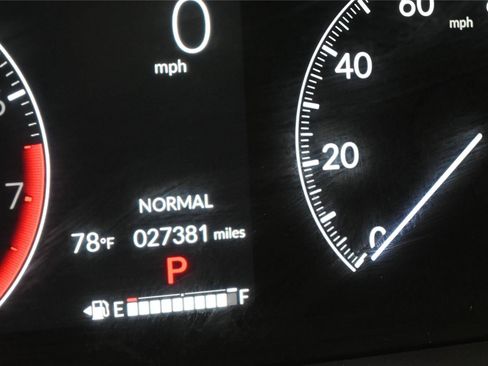 Certified 2024 Honda Pilot Touring image 3