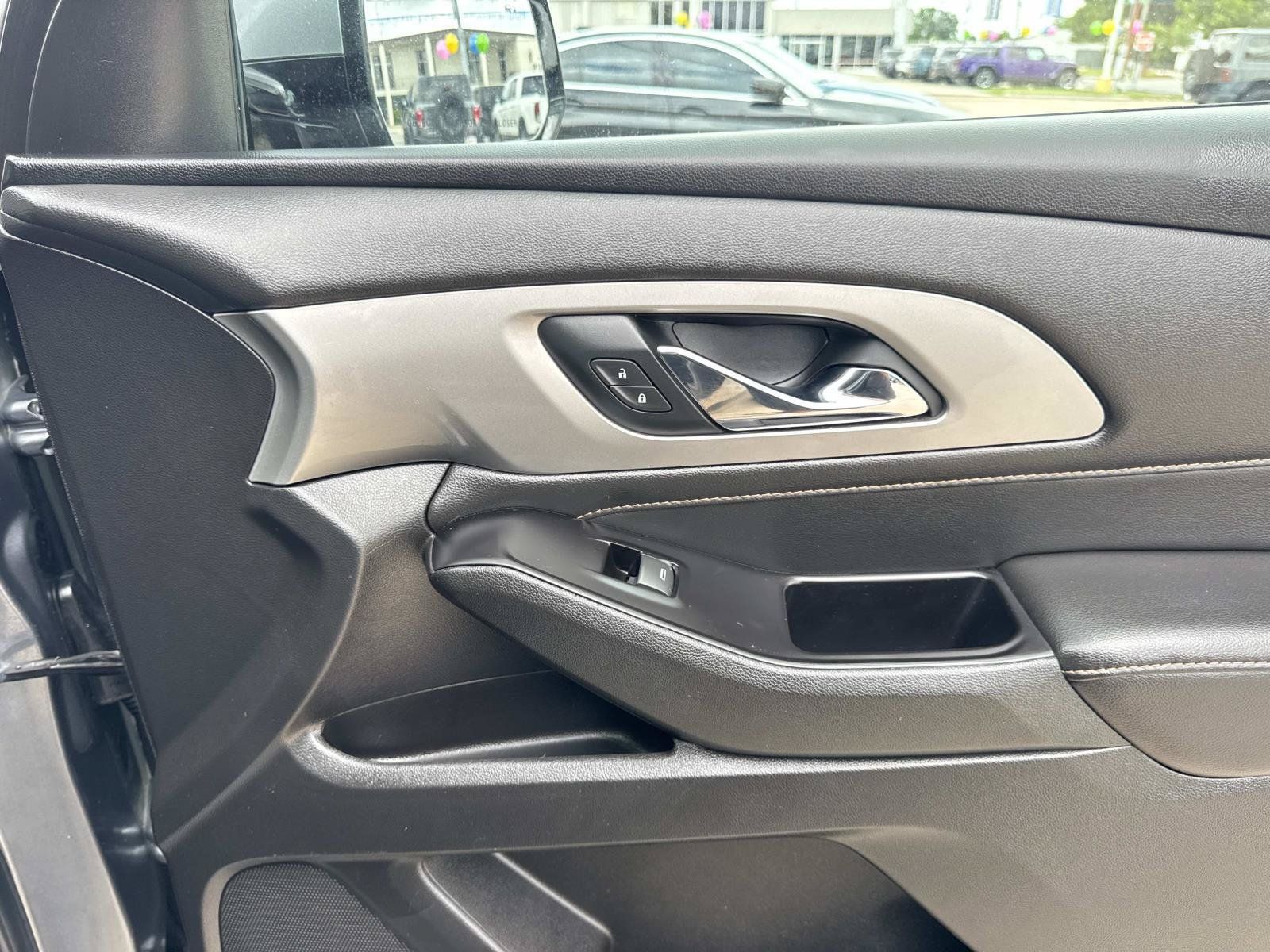Used 2019 Chevrolet Traverse LT w/ LPO, Floor Liner Package FWD image 14