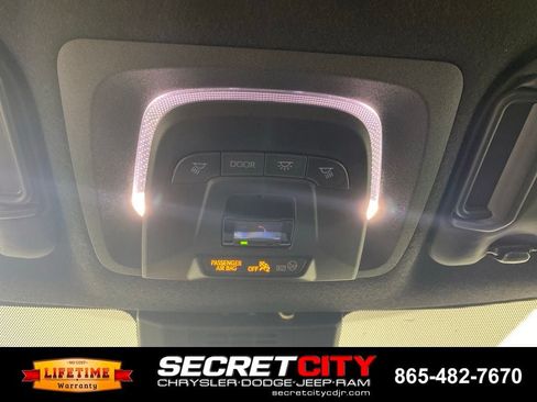 Used 2025 Toyota Corolla SE FWD image 19