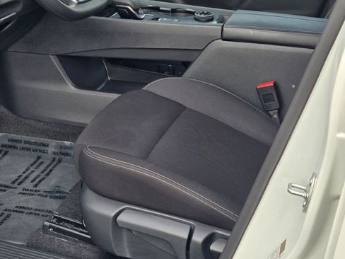 Used 2024 Nissan Rogue S image 19