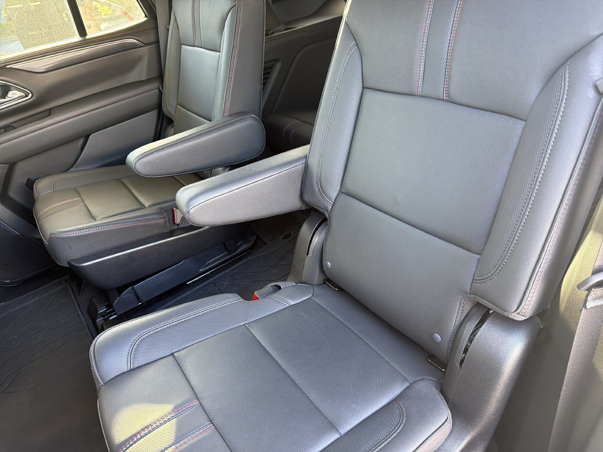 Used 2024 Chevrolet Tahoe RST w/ Luxury Package RWD image 19