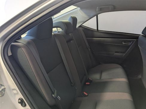 Used 2018 Toyota Corolla LE image 19
