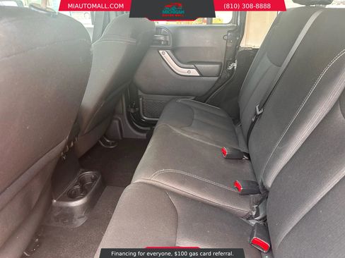 Used 2017 Jeep Wrangler Unlimited Sahara image 31