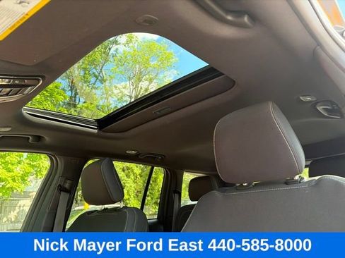 Used 2024 Jeep Grand Cherokee Laredo X AWD/4WD image 9