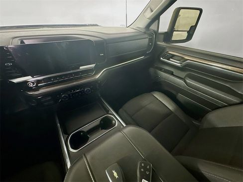 Used 2024 Chevrolet Silverado 2500 LT image 11