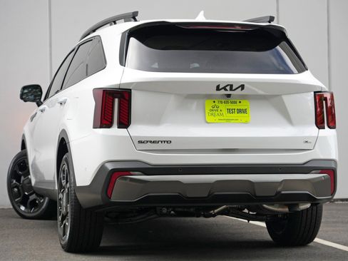 Used 2025 Kia Sorento SX AWD/4WD image 6