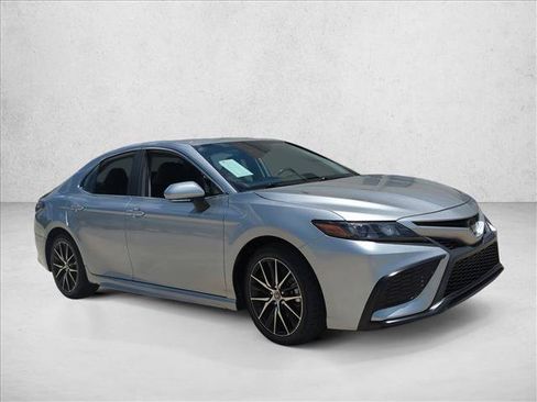 Used 2023 Toyota Camry SE FWD image 3