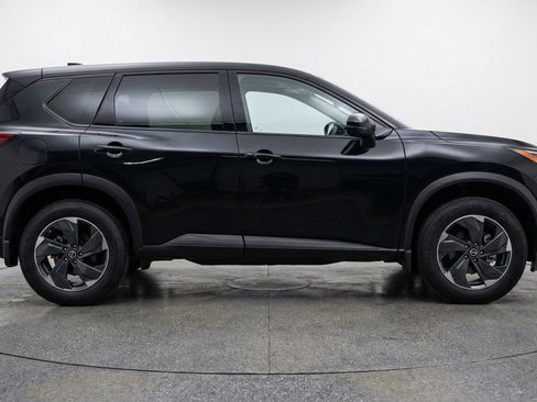 Used 2025 Nissan Rogue SV image 11