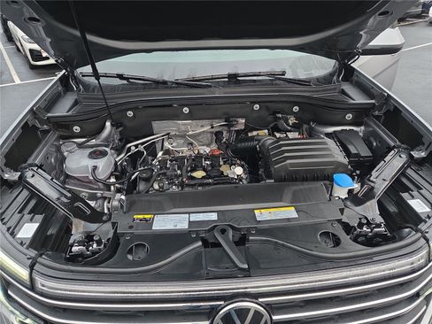 Certified 2025 Volkswagen Atlas SE image 27