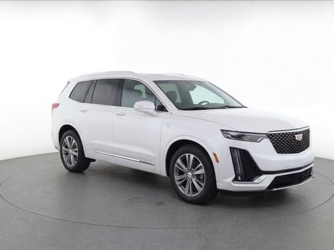 Used 2023 Cadillac XT6 Premium Luxury w/ Technology Package AWD/4WD image 2