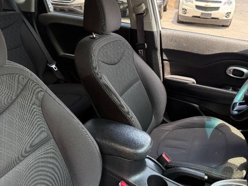 Used 2017 Kia Soul FWD image 18