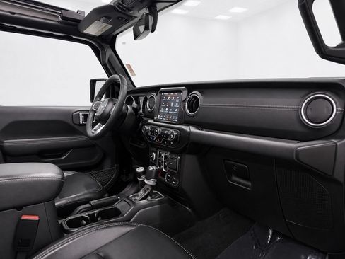 Used 2023 Jeep Wrangler Unlimited Sahara w/ Cold Weather Group AWD/4WD image 17
