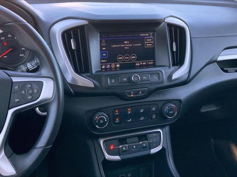 Used 2024 GMC Terrain SLE image 6
