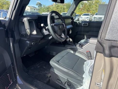 New 2025 Ford Bronco Badlands image 8