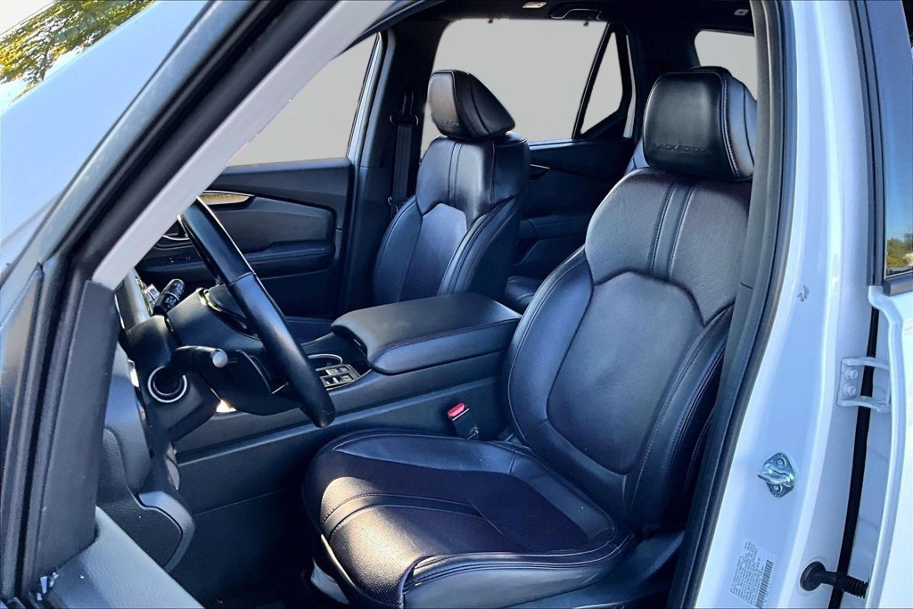 Used 2025 Honda Pilot Black Edition image 17
