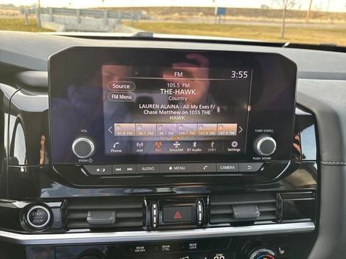 Used 2024 Nissan Pathfinder SV w/ SV Premium Package image 19