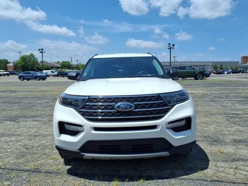 Used 2024 Ford Explorer XLT w/ Equipment Group 202A AWD/4WD image 2