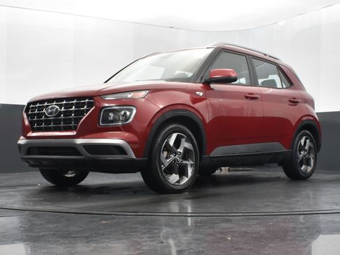 Used 2022 Hyundai Venue Limited image 35