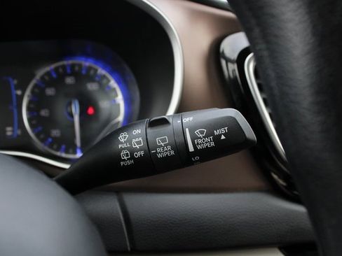 Used 2020 Chrysler Voyager Lxi image 14