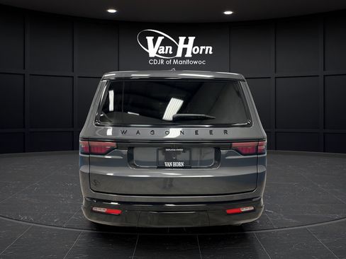 Used 2024 Jeep Wagoneer L Series II AWD/4WD image 6