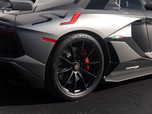 Used 2019 Lamborghini Aventador SVJ image 14