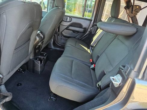 Used 2020 Jeep Wrangler Unlimited Sahara AWD/4WD image 18