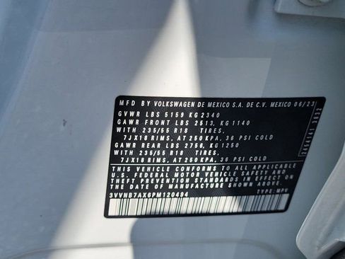 Used 2023 Volkswagen Tiguan SE w/ Panoramic Sunroof Package FWD image 36