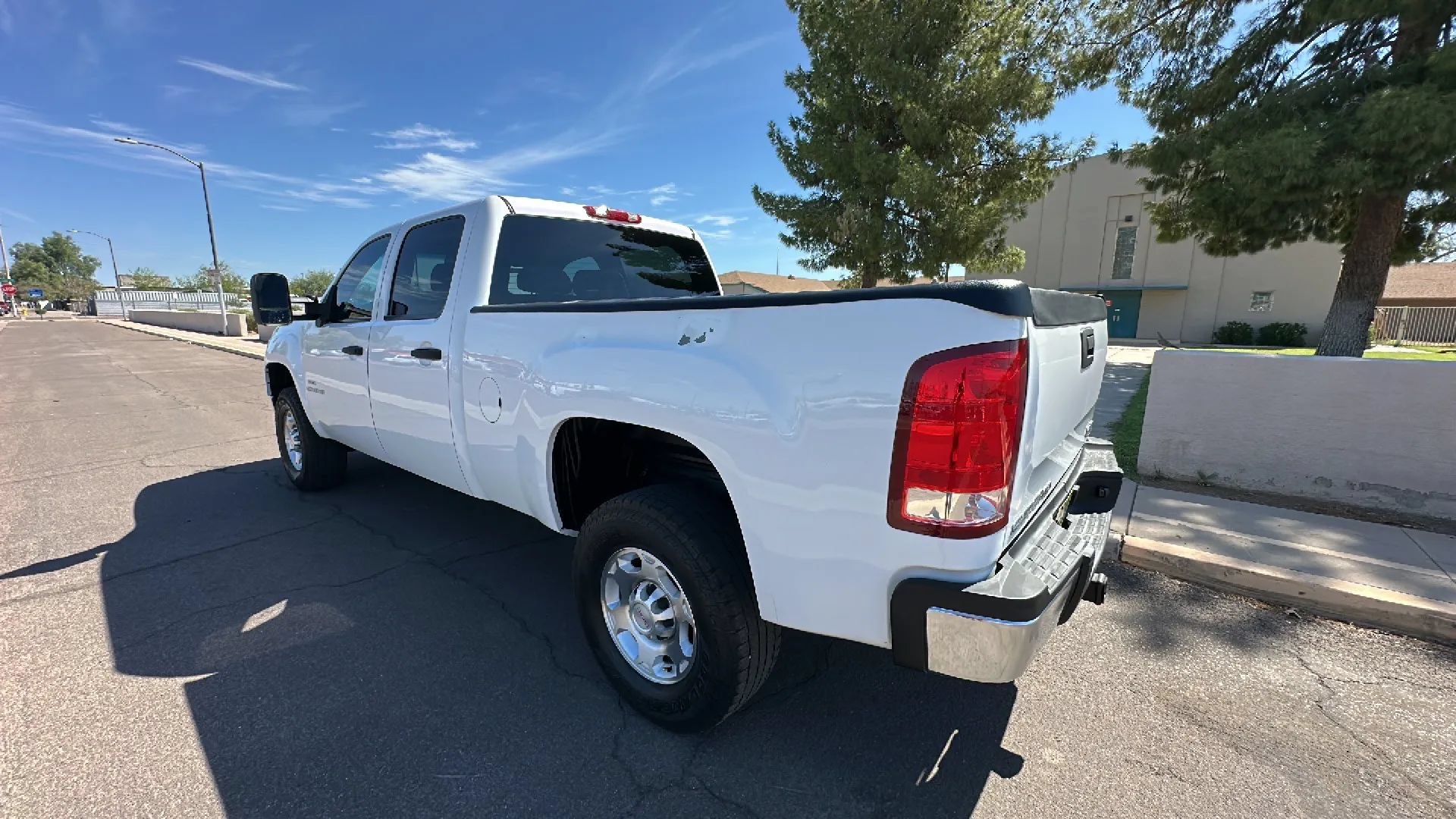Used 2008 GMC Sierra 2500 SLE w/ Z71 Off-Road Package AWD/4WD image 2