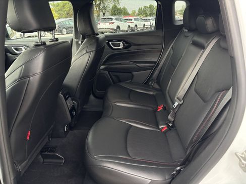 Used 2025 Jeep Compass Trailhawk AWD/4WD image 21