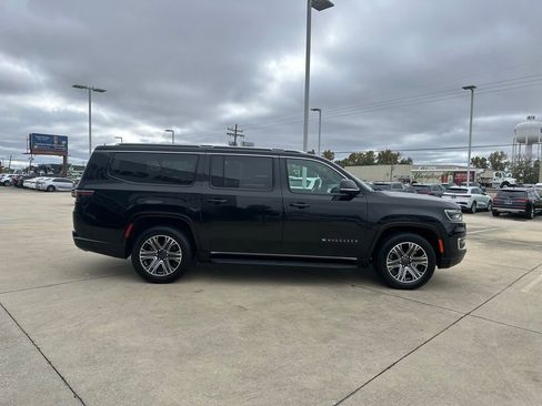 Used 2023 Jeep Wagoneer L Series II image 4