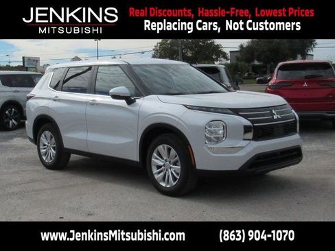 New 2026 Mitsubishi Outlander ES FWD image 1