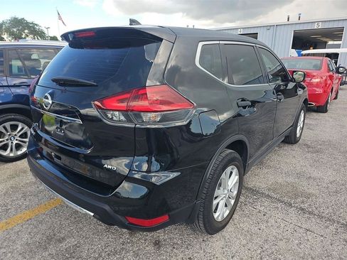 Used 2018 Nissan Rogue S AWD/4WD image 4