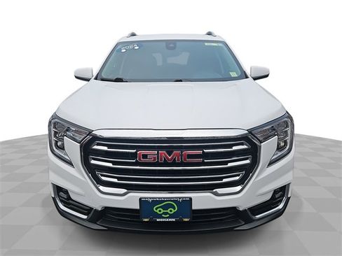 Used 2024 GMC Terrain SLT image 1