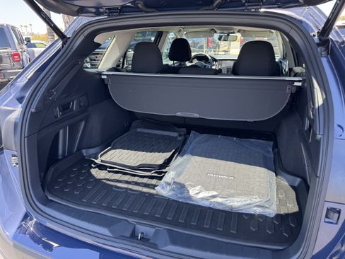 Used 2025 Subaru Outback Premium AWD/4WD image 34