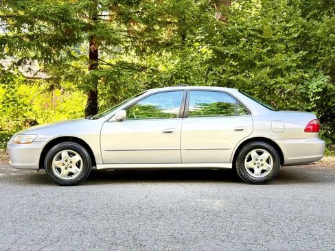 Used 1998 Honda Accord EX image 2