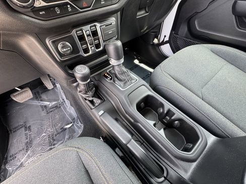 Used 2024 Jeep Wrangler Sport S image 28