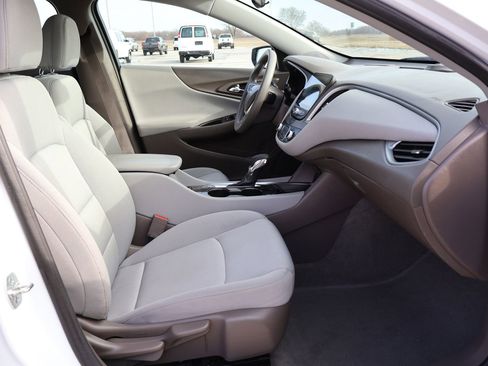 Used 2025 Chevrolet Malibu LT image 13