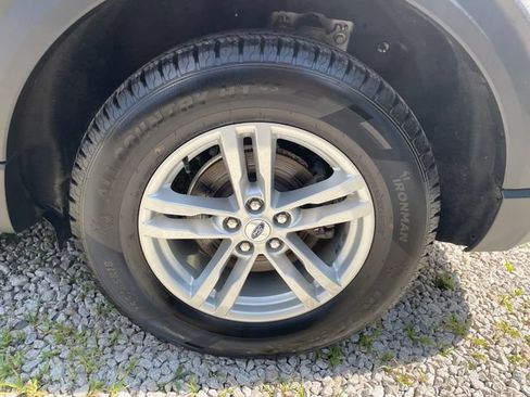 Used 2022 Ford Explorer XLT w/ Equipment Group 202A AWD/4WD image 15
